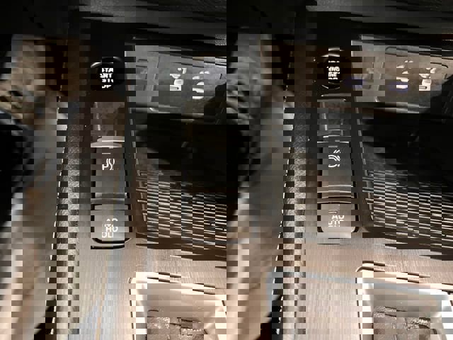 Used 2025 Nissan Kicks SV image 24