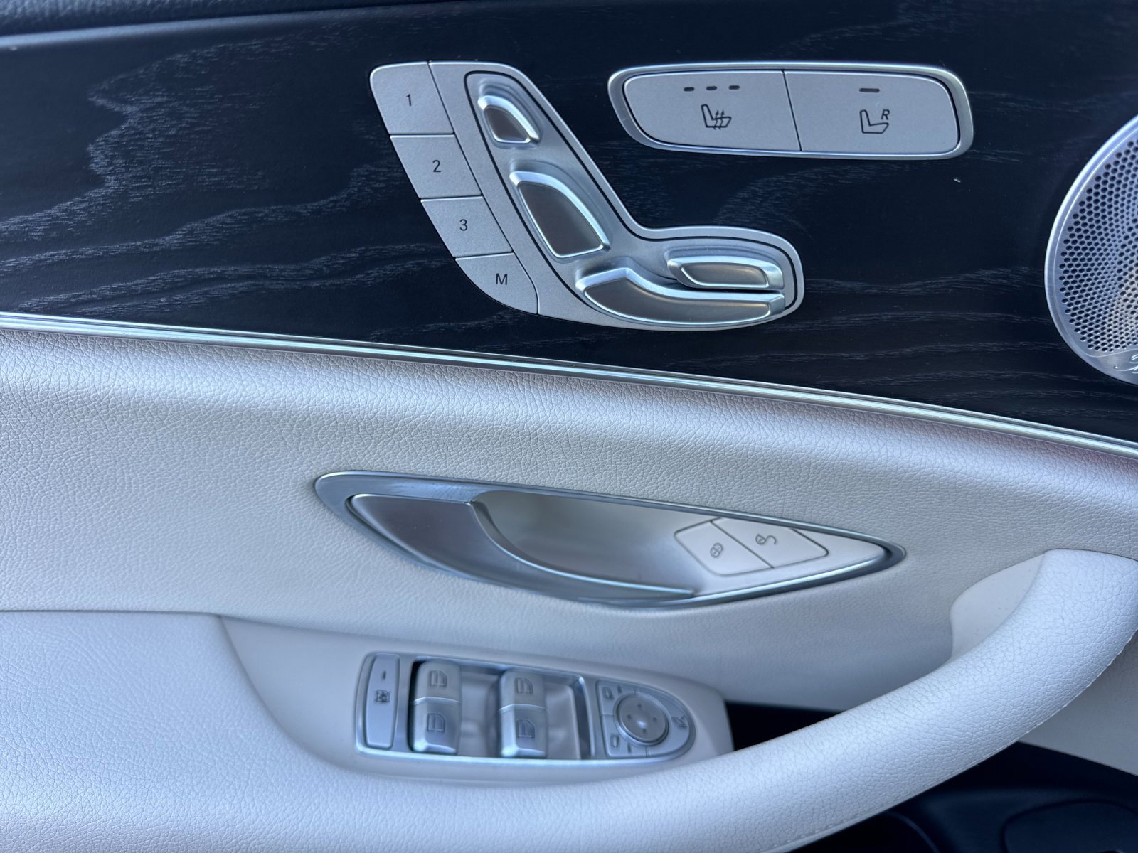 Used 2019 Mercedes-Benz E 300 image 11