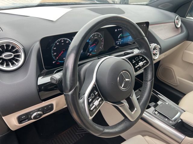 Used 2021 Mercedes-Benz GLA 250 4MATIC w/ Premium Package image 13