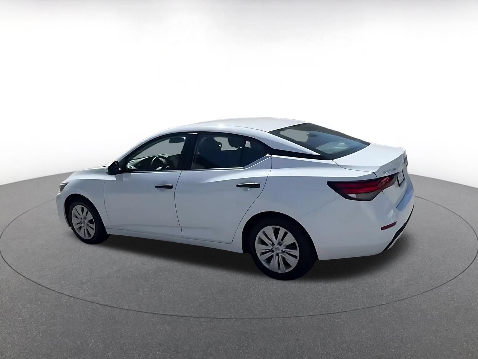 Used 2025 Nissan Sentra S FWD image 9