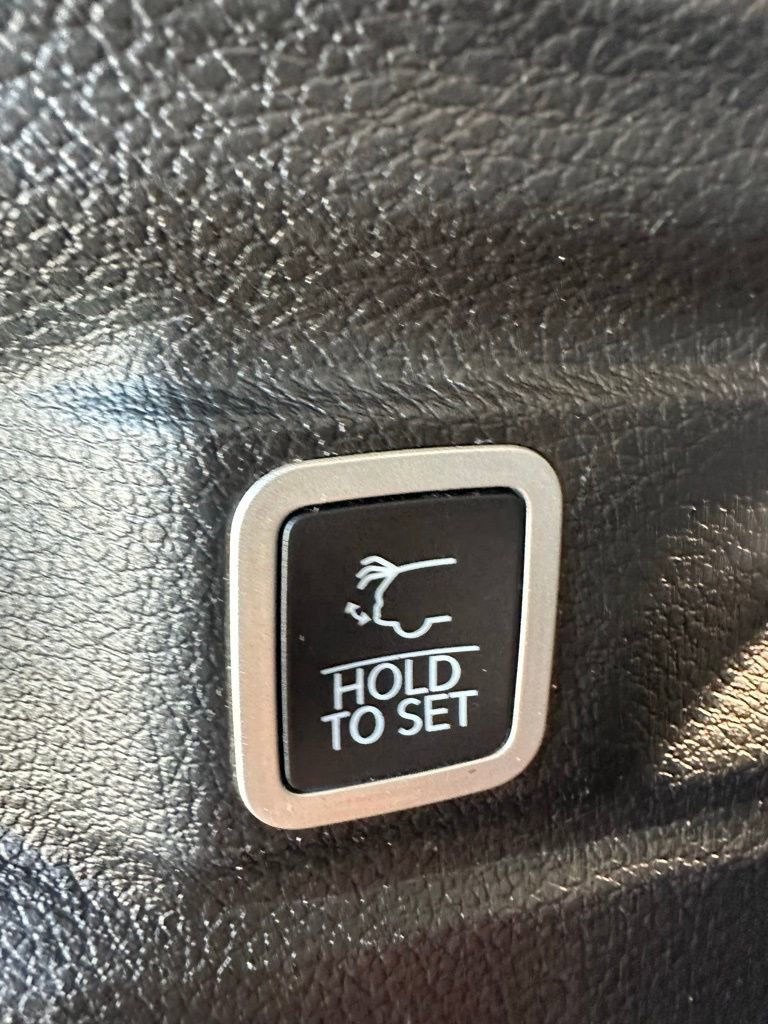 Used 2021 Jeep Grand Cherokee L Limited w/ Luxury Tech Group II image 9