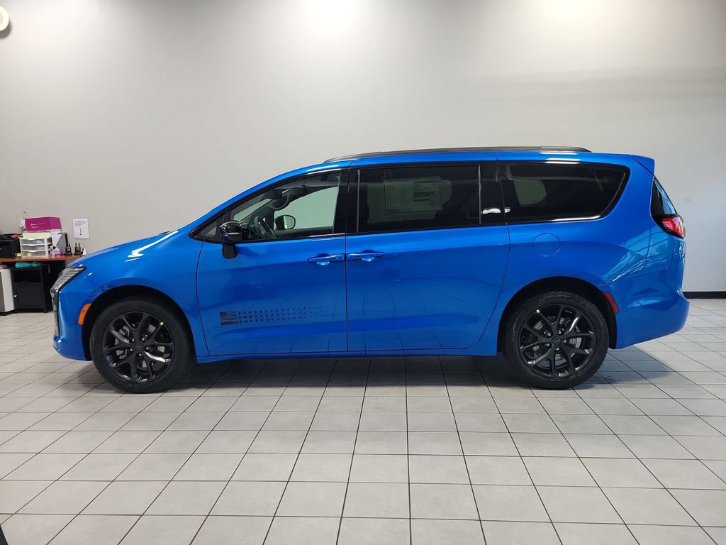New 2027 Chrysler Pacifica Select AWD/4WD image 5