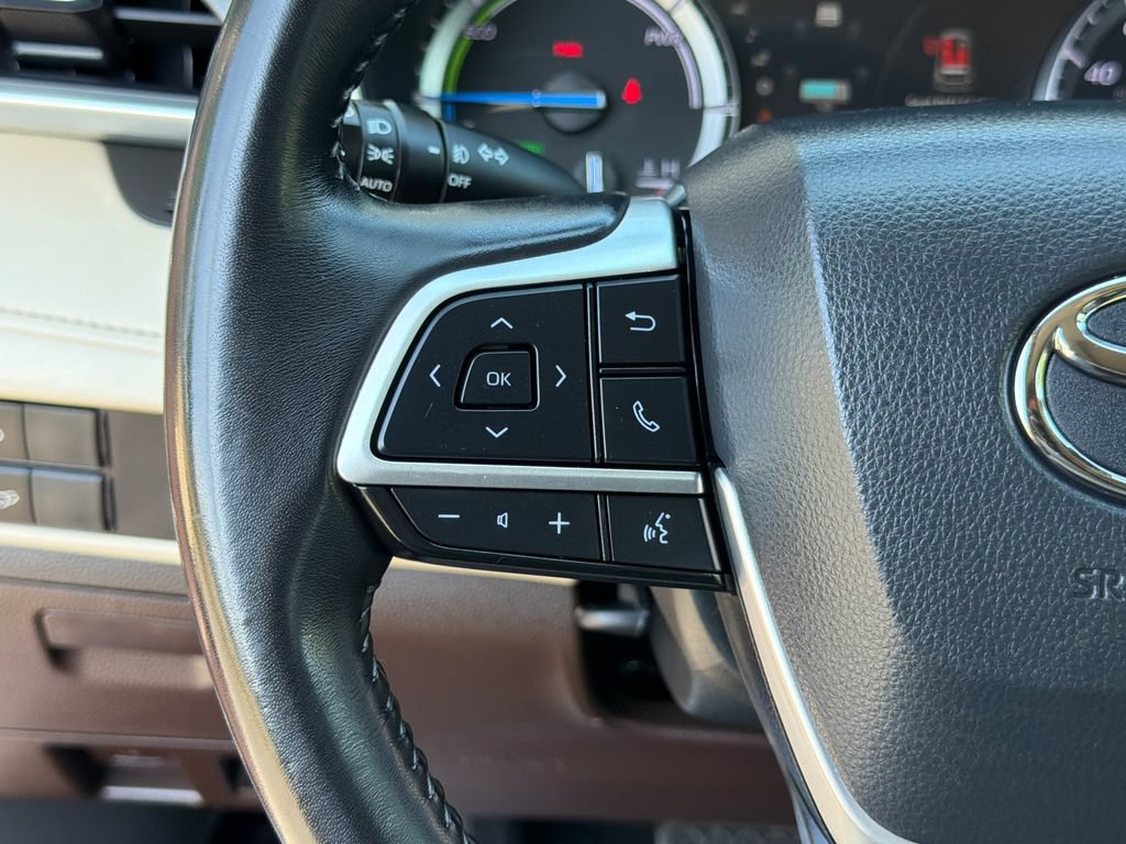Used 2022 Toyota Highlander XLE AWD/4WD image 24