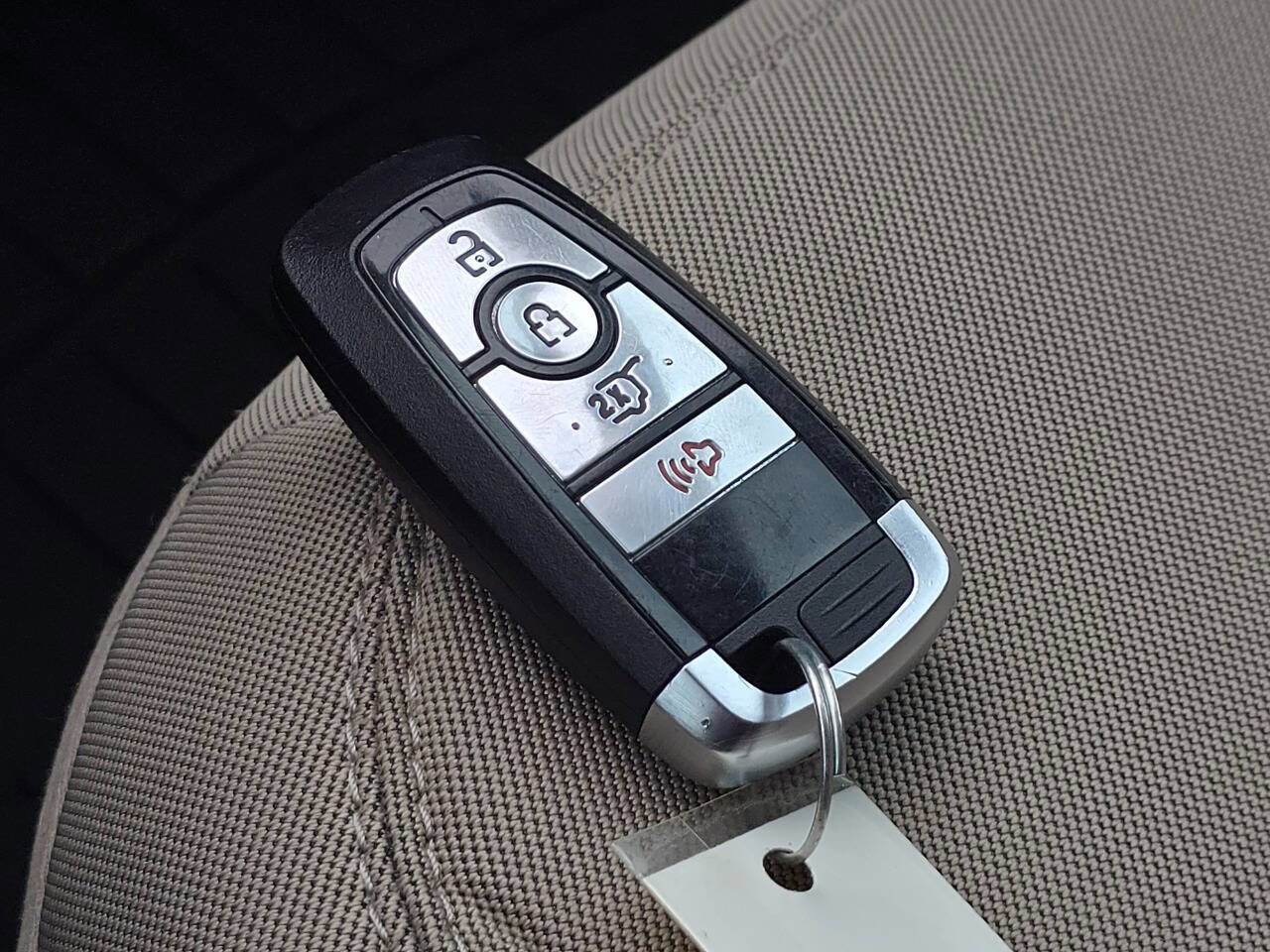 Used 2022 Ford Explorer XLT image 34