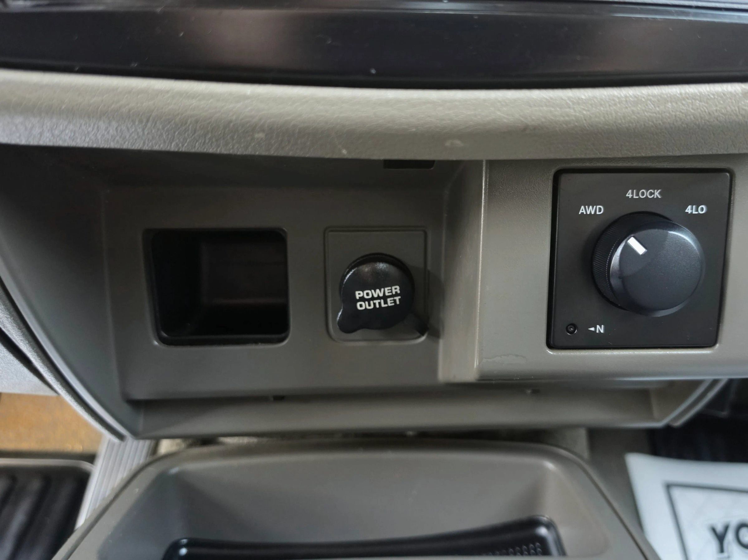 Used 2006 Mitsubishi Raider XLS AWD/4WD image 25