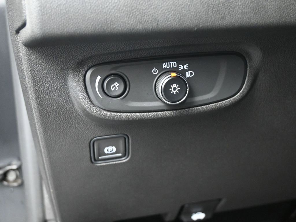 Used 2023 GMC Terrain SLE w/ Driver Convenience Package image 18