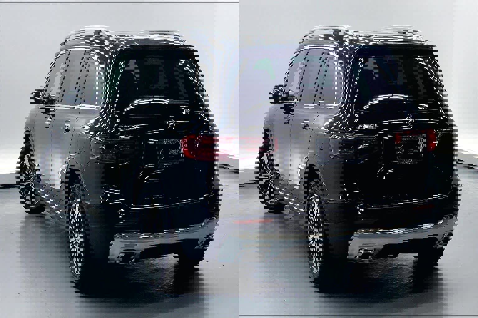 Used 2025 Mercedes-Benz GLB 250 image 3