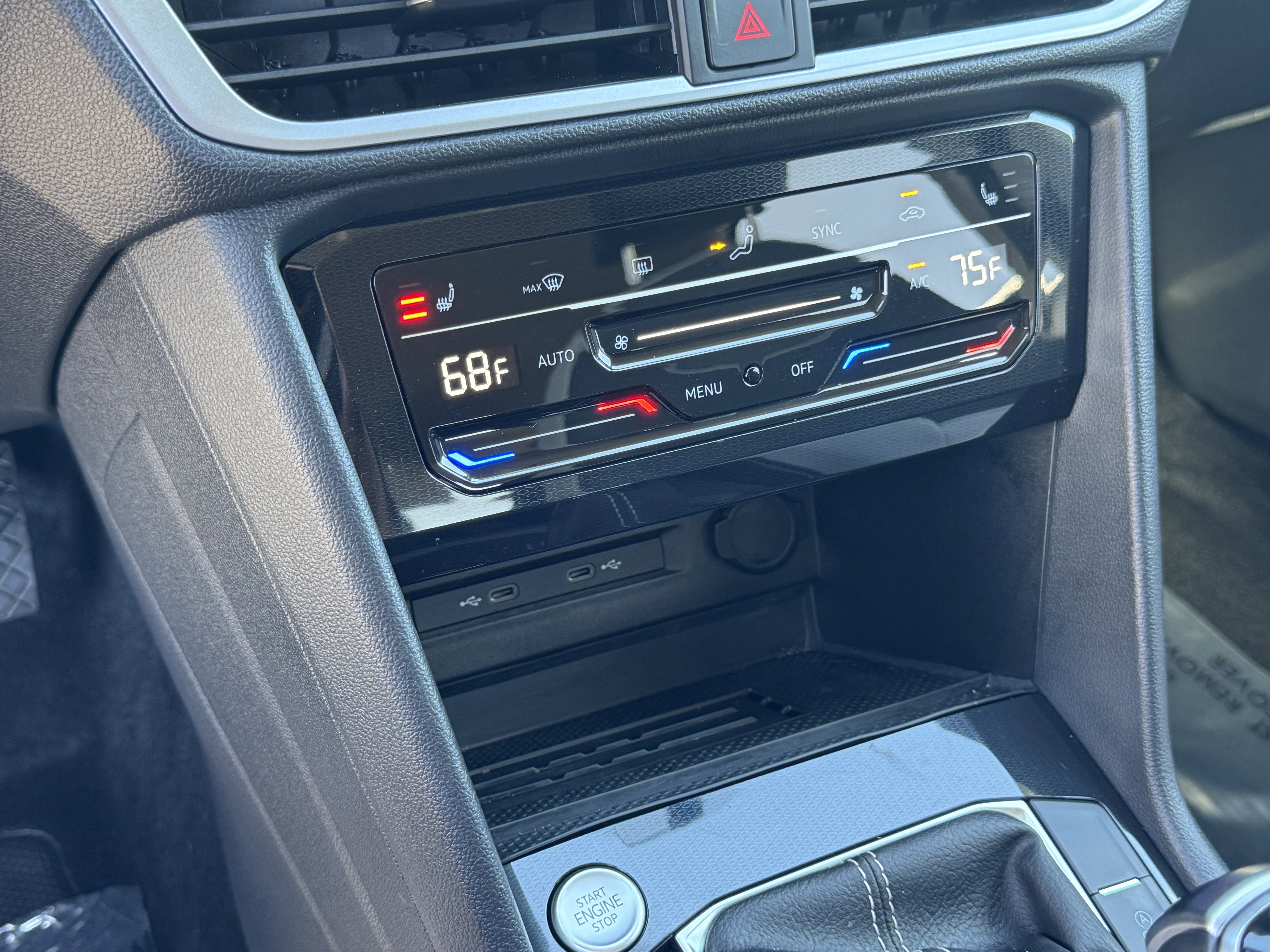 Used 2025 Volkswagen Taos SE image 27