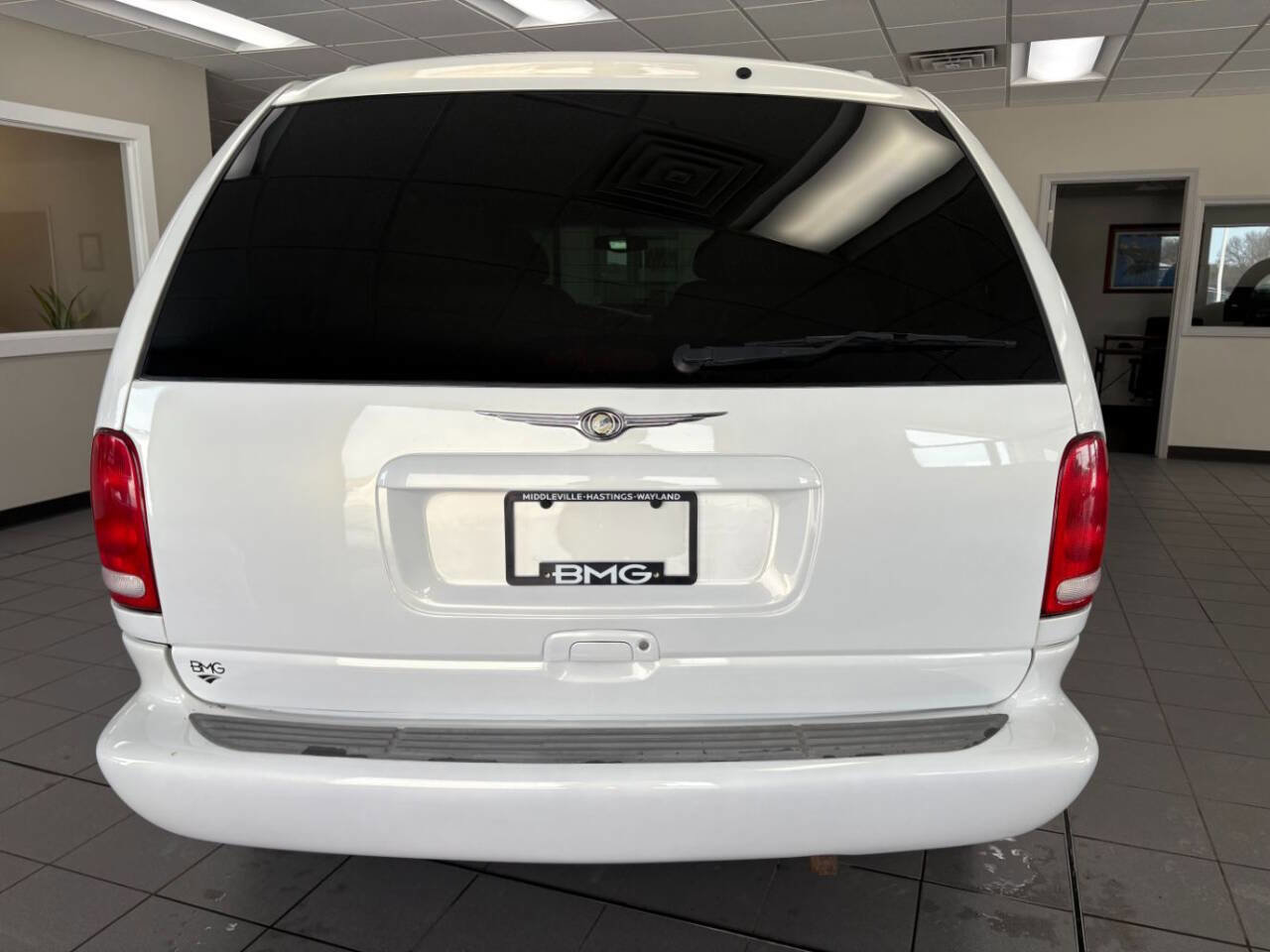 Used 2000 Chrysler Town & Country Limited image 3
