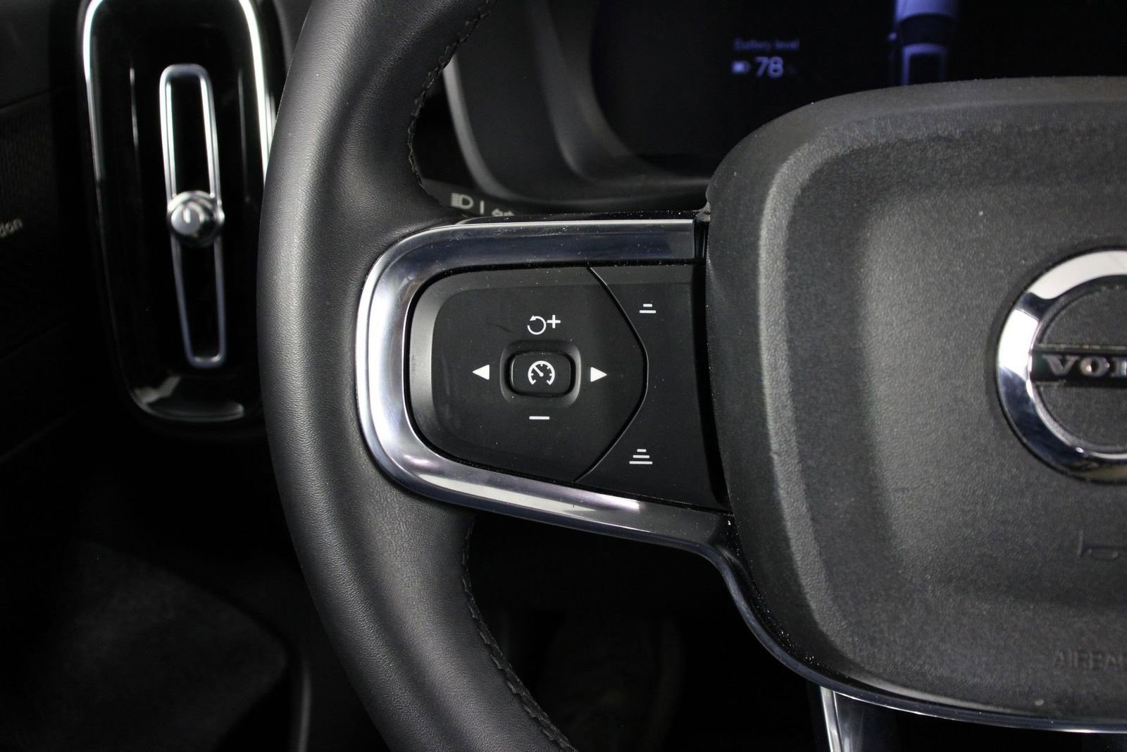 Used 2023 Volvo XC40 Recharge Ultimate w/ Protection Package Premier AWD/4WD image 10