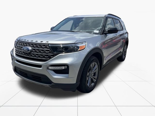 Used 2024 Ford Explorer XLT w/ Equipment Group 202A AWD/4WD image 8