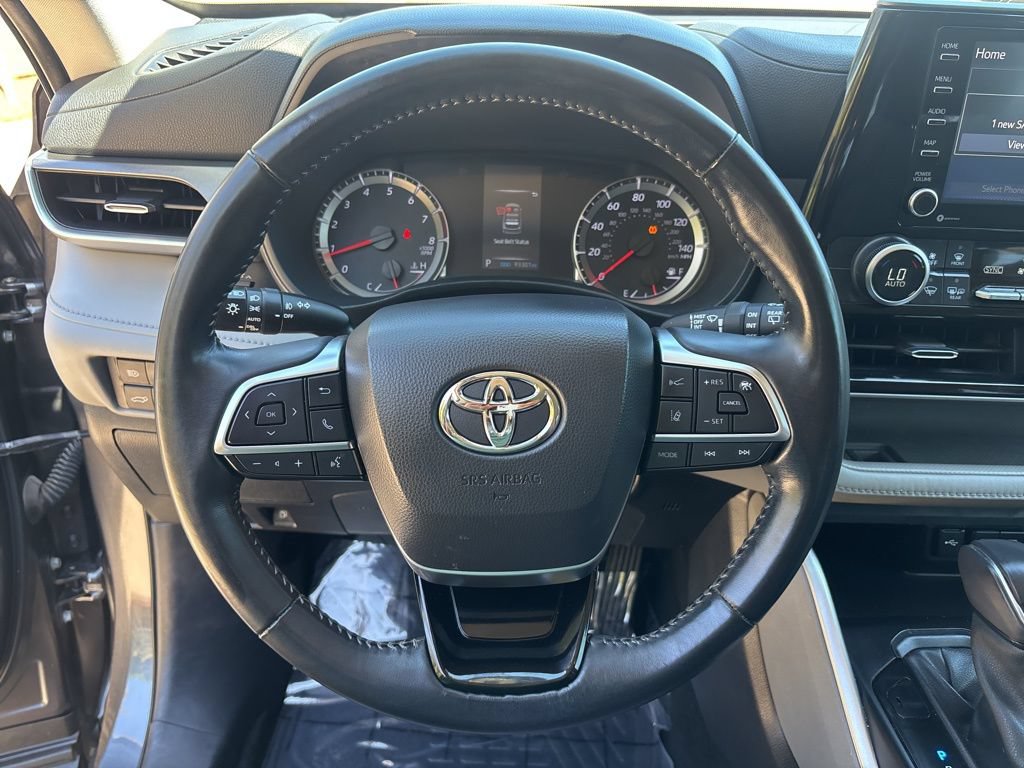 Used 2021 Toyota Highlander LE FWD image 30