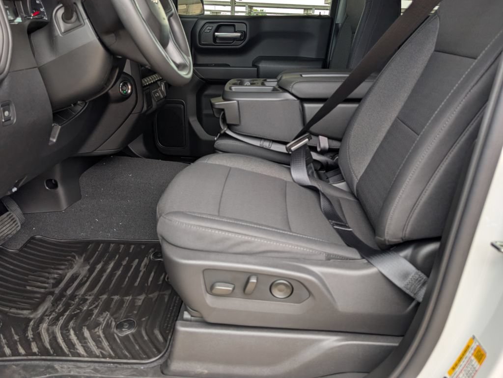 New 2026 Chevrolet Silverado 1500 Custom w/ LPO, Dark Essentials Package RWD image 9