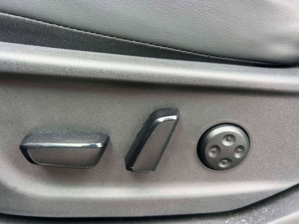 Used 2024 Nissan Ariya FWD image 17