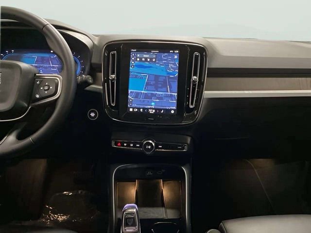 Used 2025 Volvo XC40 B5 Plus image 15