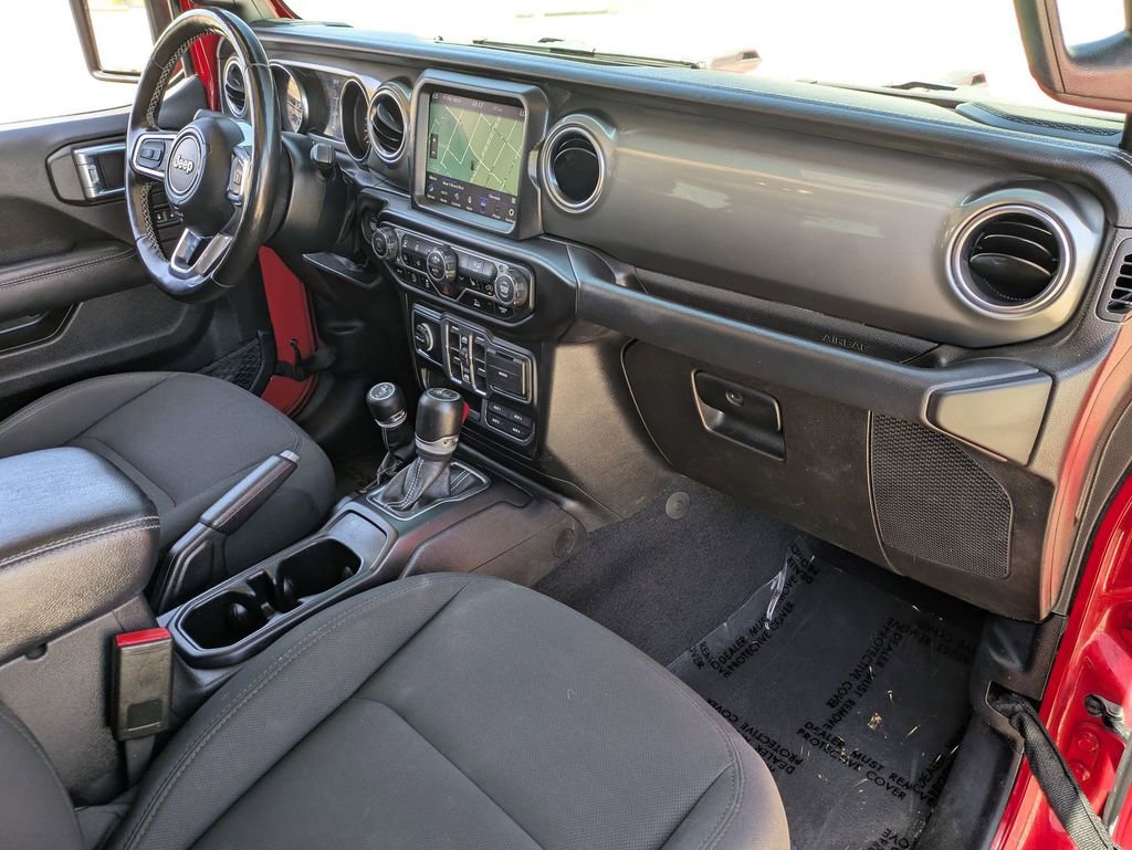 Used 2022 Jeep Wrangler Unlimited Sahara w/ Cold Weather Group AWD/4WD image 29