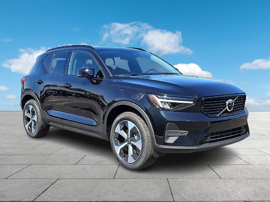 New 2026 Volvo XC40 B5 Core w/ Climate Package AWD/4WD image 1