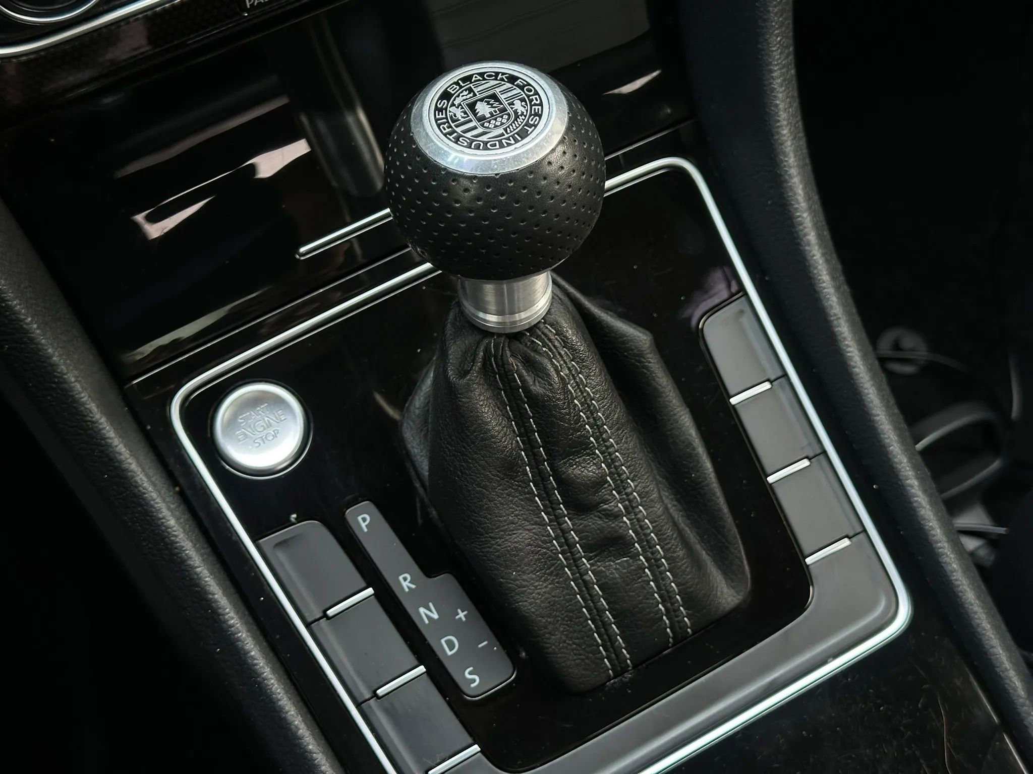 Used 2018 Volkswagen Passat GT image 33