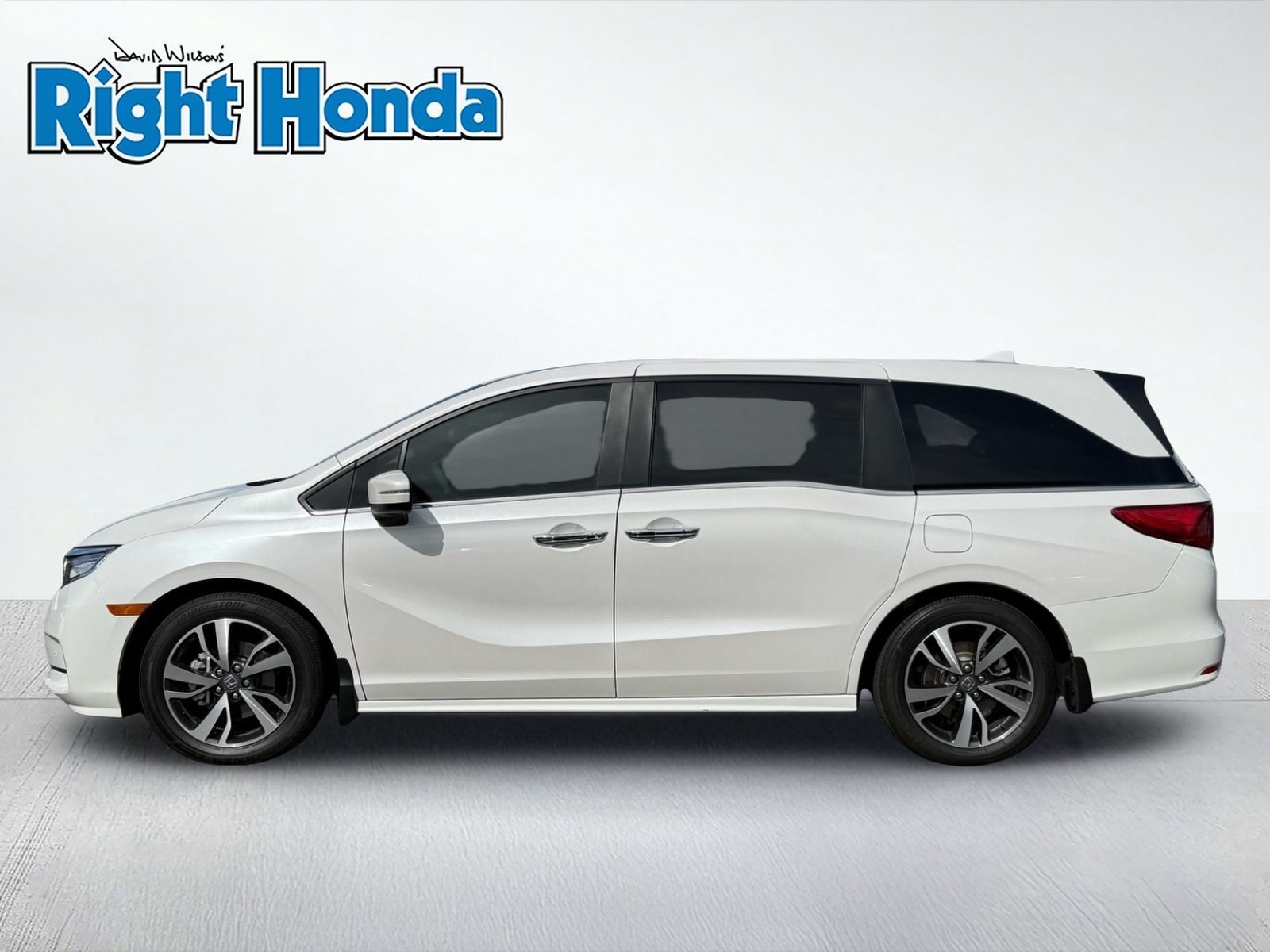 Used 2024 Honda Odyssey Touring image 3