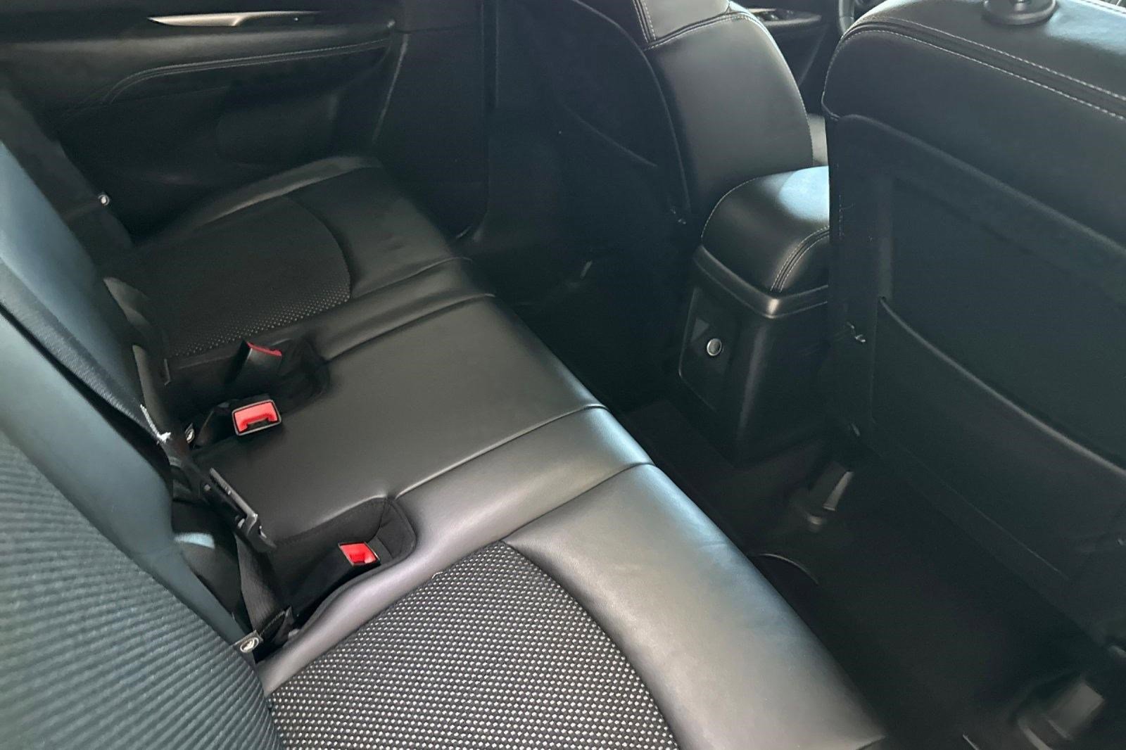 Used 2018 Dodge Journey Crossroad w/ Popular Equipment Group FWD image 29