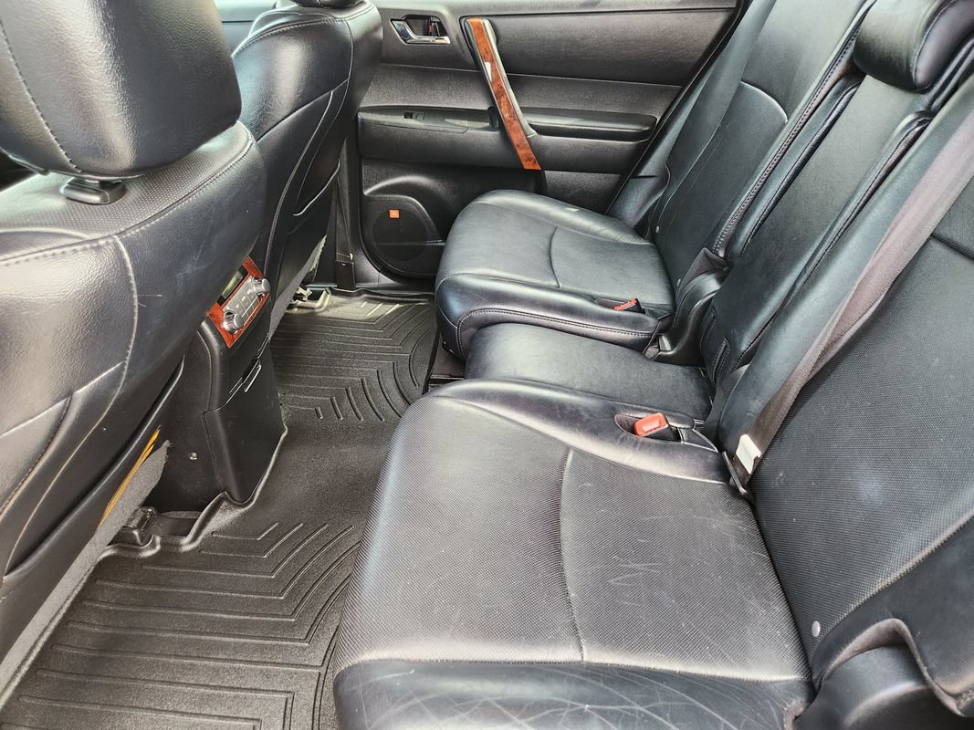 Used 2012 Toyota Highlander Limited w/ Tow Pkg AWD/4WD image 32
