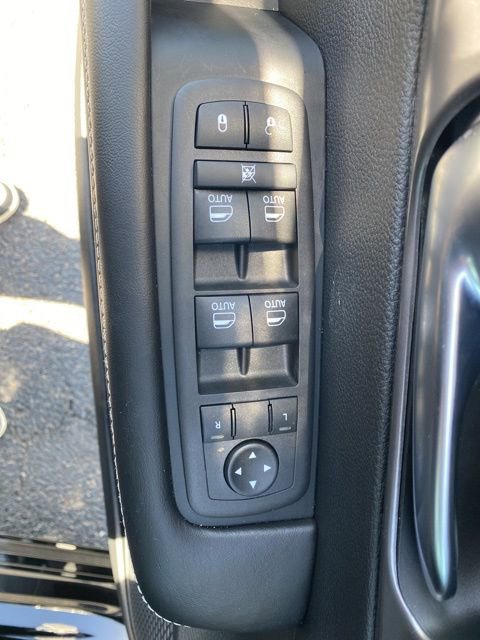 New 2026 Chrysler Pacifica Select image 10