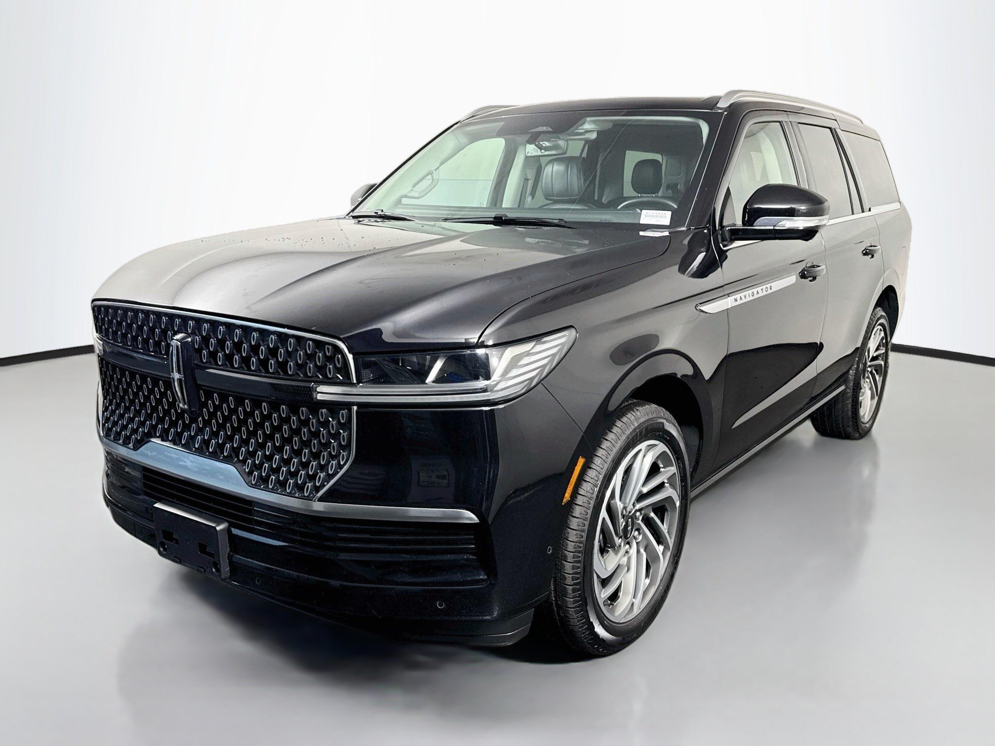 Used 2025 Lincoln Navigator Reserve AWD/4WD image 4