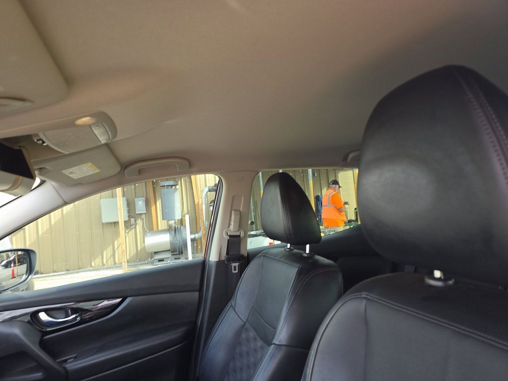 Used 2022 Nissan Rogue Sport SV w/ Technology Package image 17