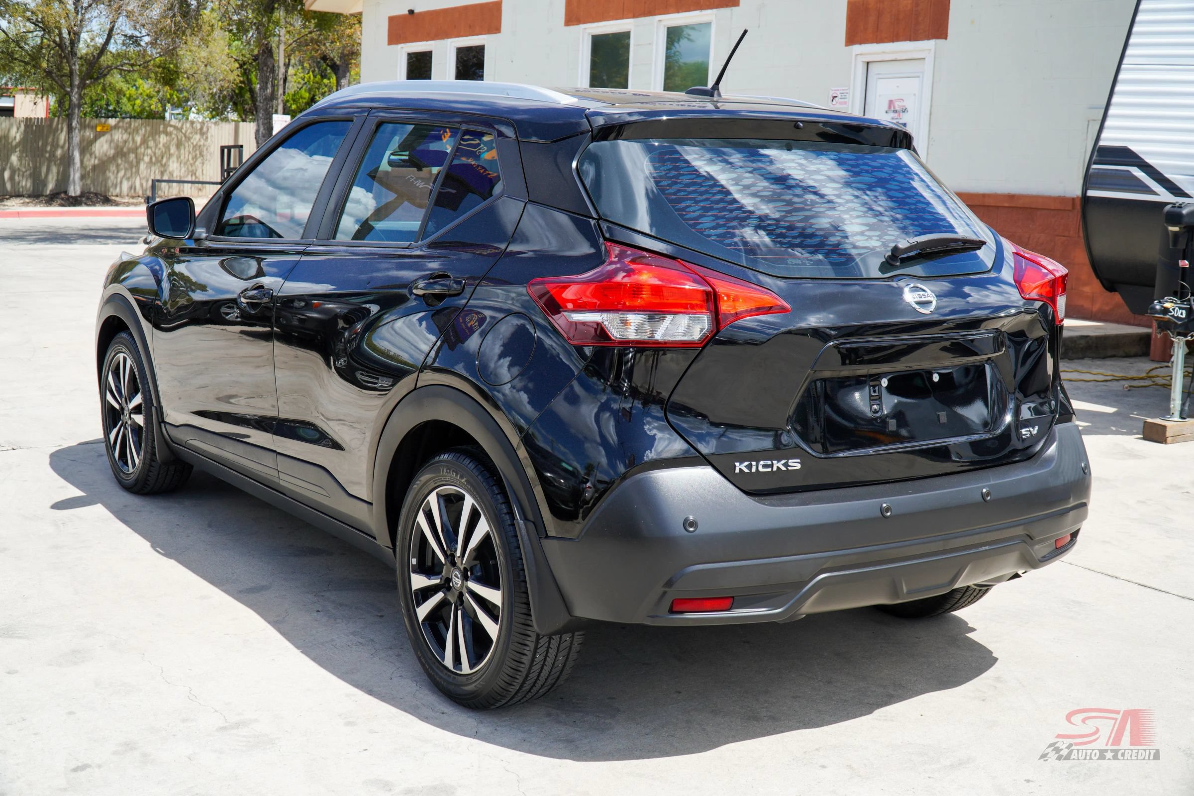 Used 2020 Nissan Kicks SV FWD image 4