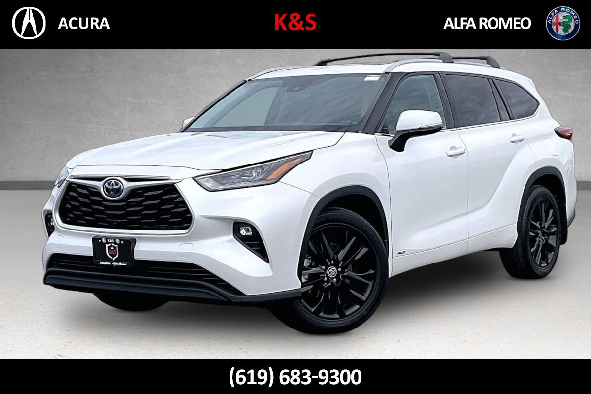 Used 2022 Toyota Highlander XLE AWD/4WD image 1