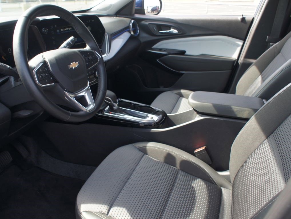 Used 2024 Chevrolet Trax LT w/ Driver Confidence Package image 13