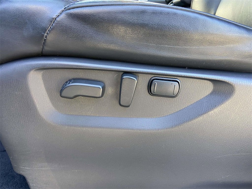 Used 2021 Nissan Armada SL w/ Captain's Chairs Package image 18