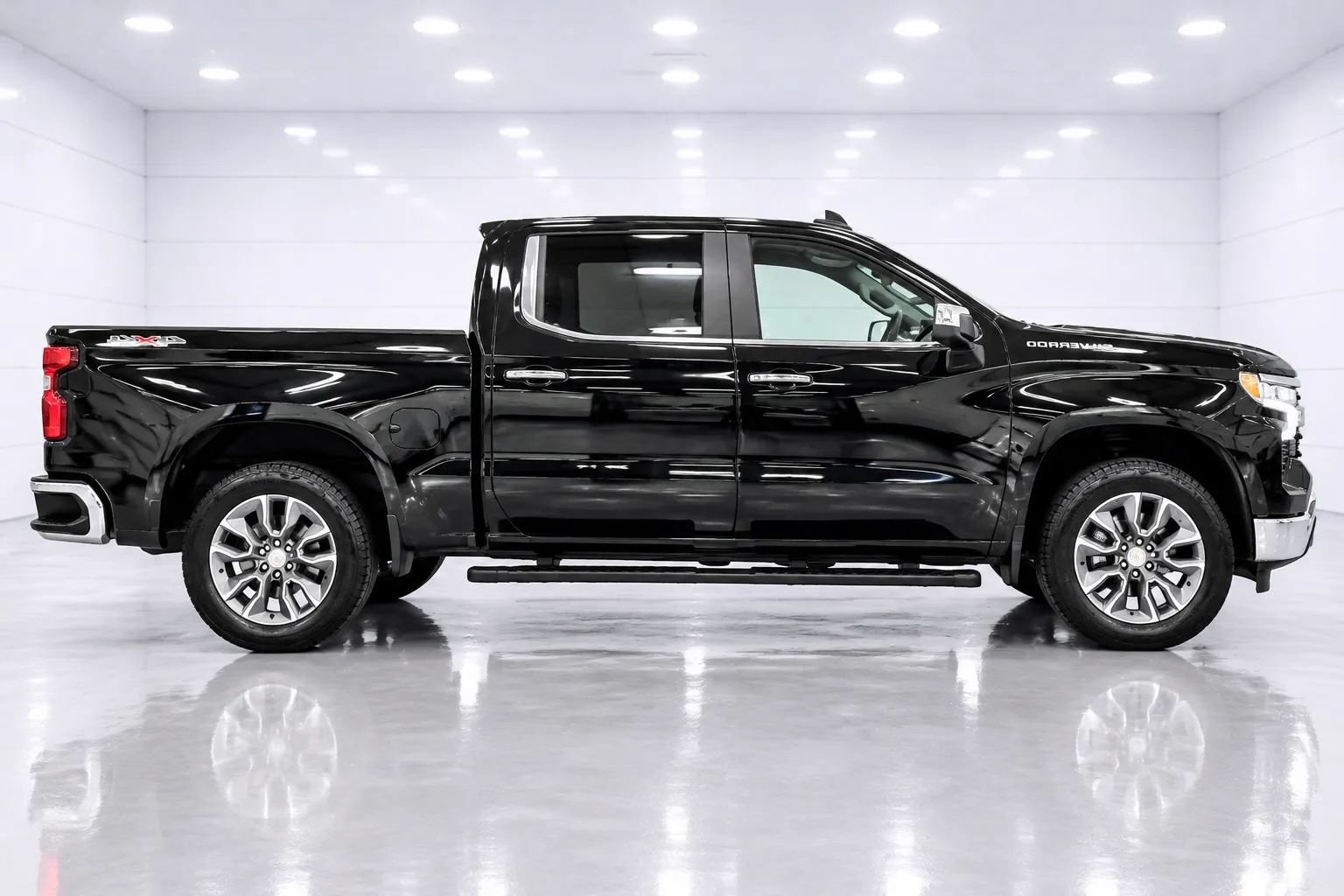 Used 2023 Chevrolet Silverado 1500 LT AWD/4WD image 6