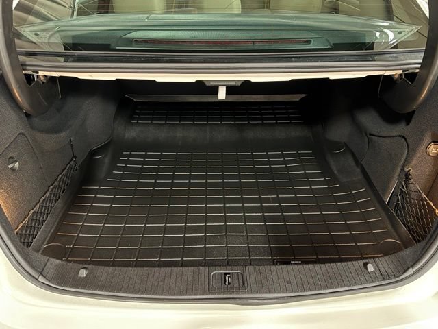 Used 2010 Mercedes-Benz E 350 4MATIC Sedan image 30