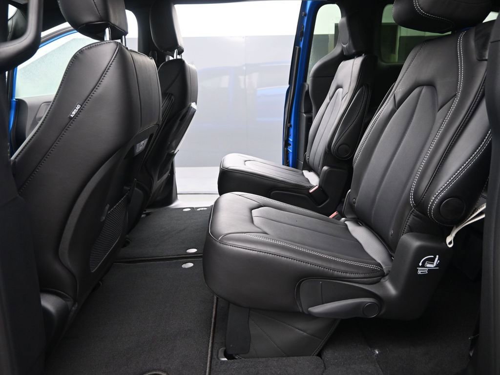 New 2026 Chrysler Pacifica Select image 13