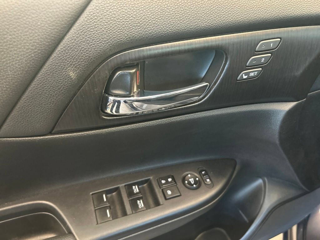 Used 2015 Honda Accord EX-L image 17
