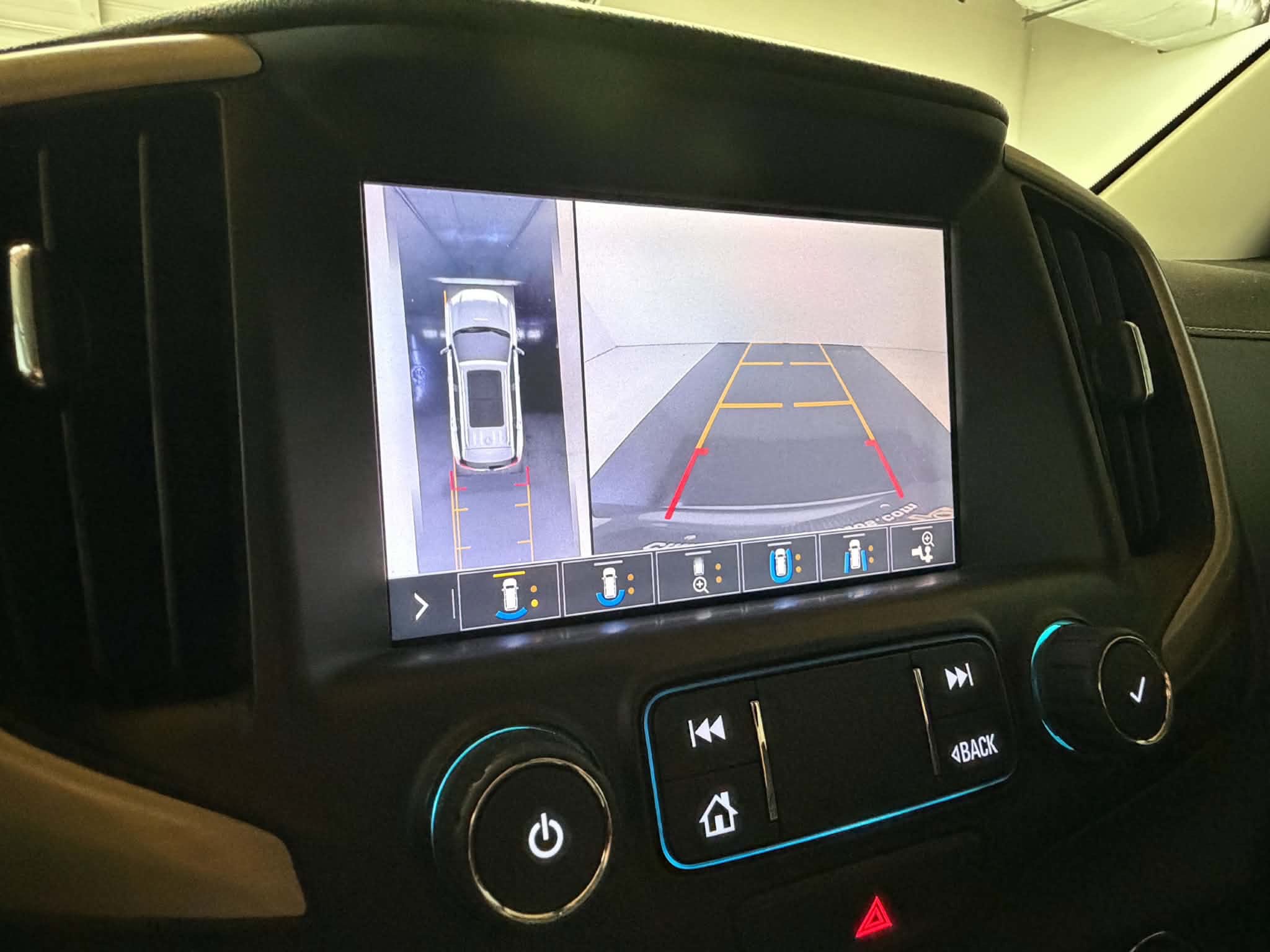 Used 2020 GMC Terrain Denali w/ Denali Premium Package FWD image 3