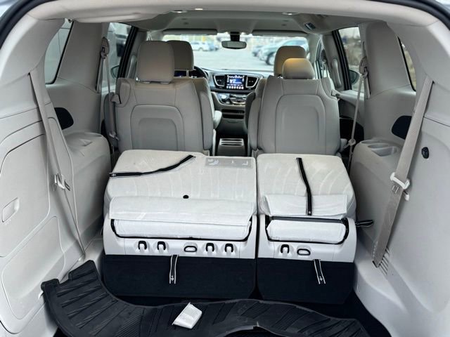 Used 2019 Chrysler Pacifica Touring Plus image 37