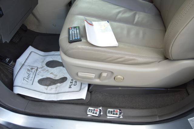 Used 2011 Toyota Sienna XLE w/ XLE Navigation Pkg FWD image 34