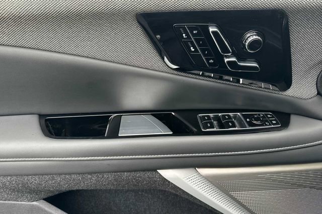 New 2026 Cadillac Optiq Luxury 1 image 11