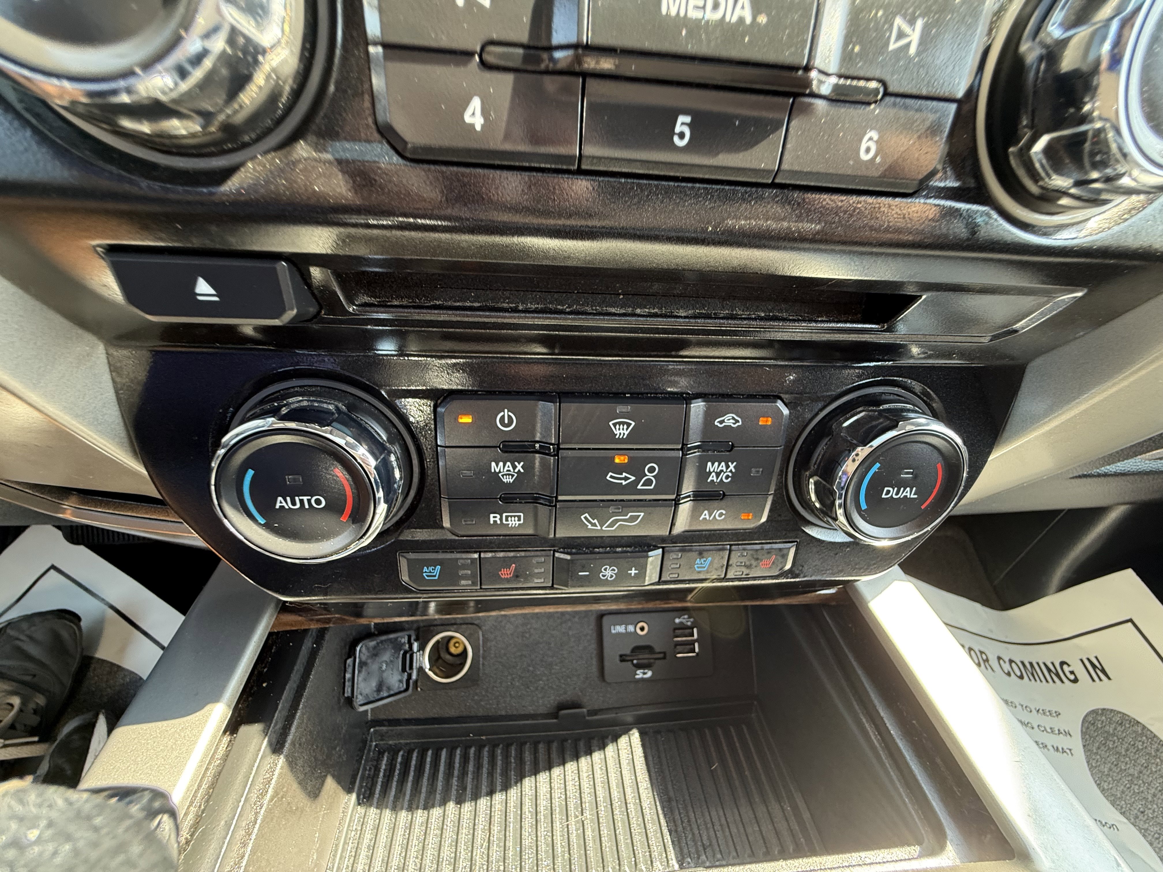 Used 2015 Ford F150 Lariat image 31