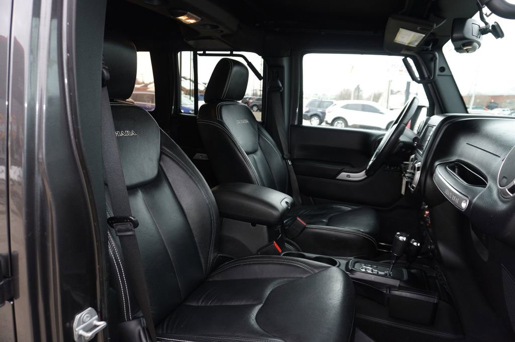 Used 2018 Jeep Wrangler Unlimited Sahara w/ Max Tow Package image 29