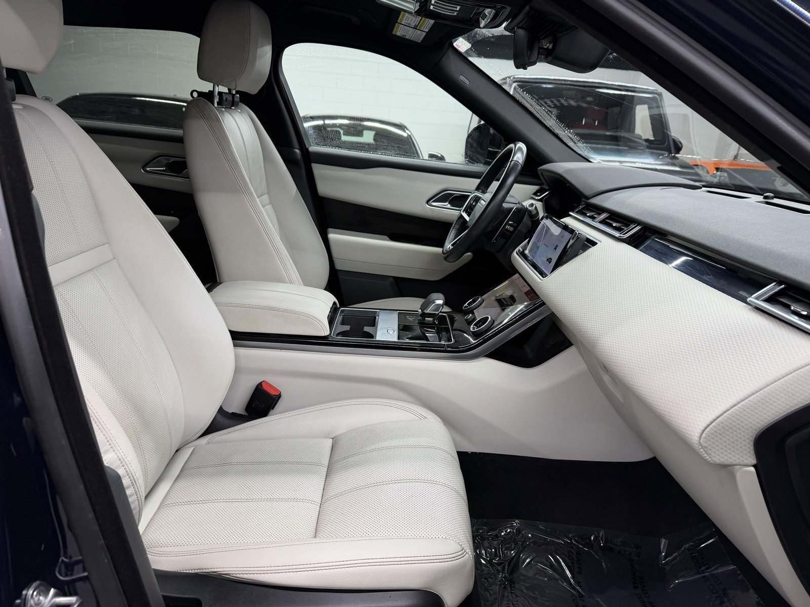 Used 2023 Land Rover Range Rover Velar R-Dynamic S image 22