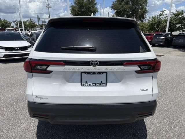 Certified 2024 Toyota Grand Highlander FWD image 3
