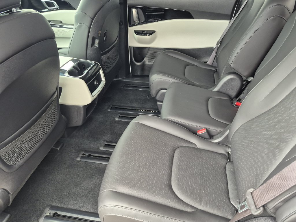 Certified 2024 Kia Carnival EX FWD image 13