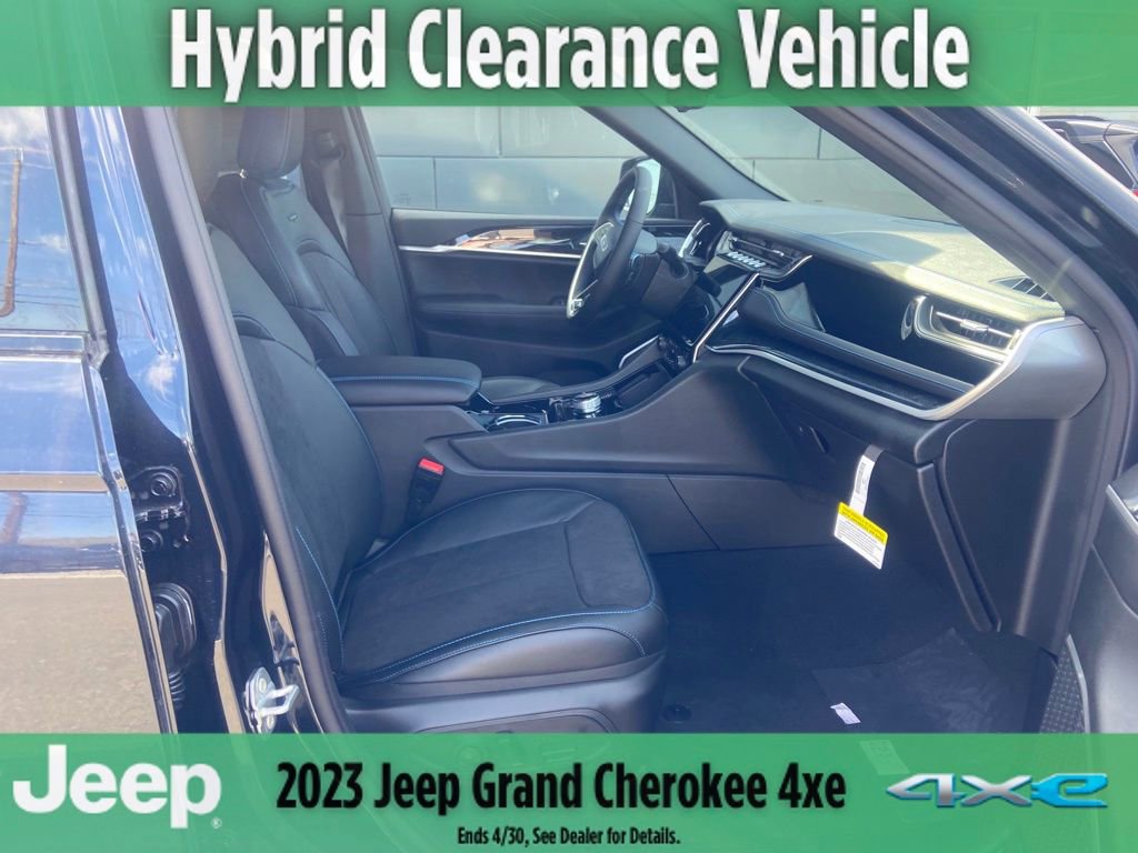 New 2023 Jeep Grand Cherokee Trailhawk w/ Advanced Protech Group II image 18