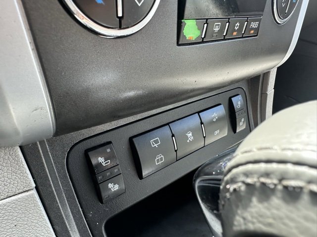 Used 2011 Chevrolet Traverse LT w/ Personal Connectivity Package image 25