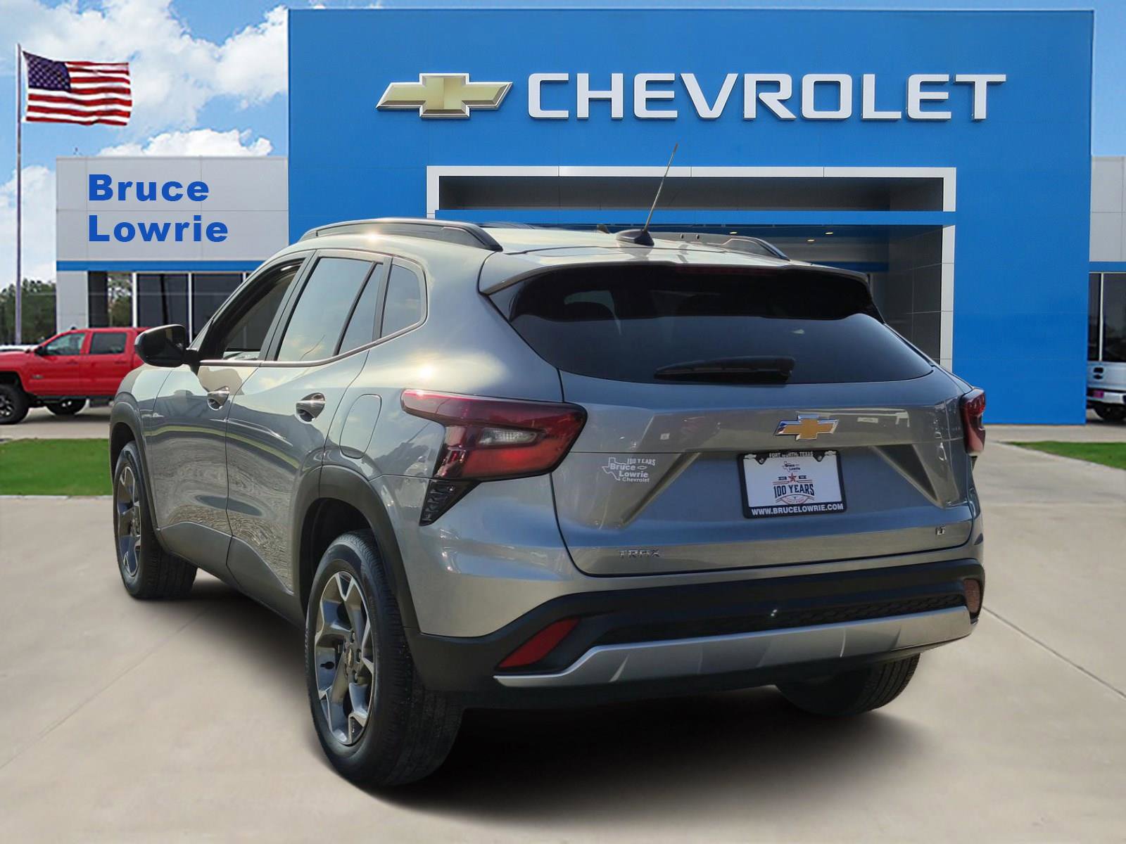 Used 2026 Chevrolet Trax LT FWD image 4