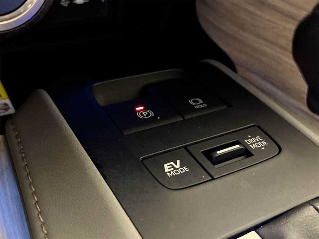 Used 2021 Toyota Venza XLE image 34