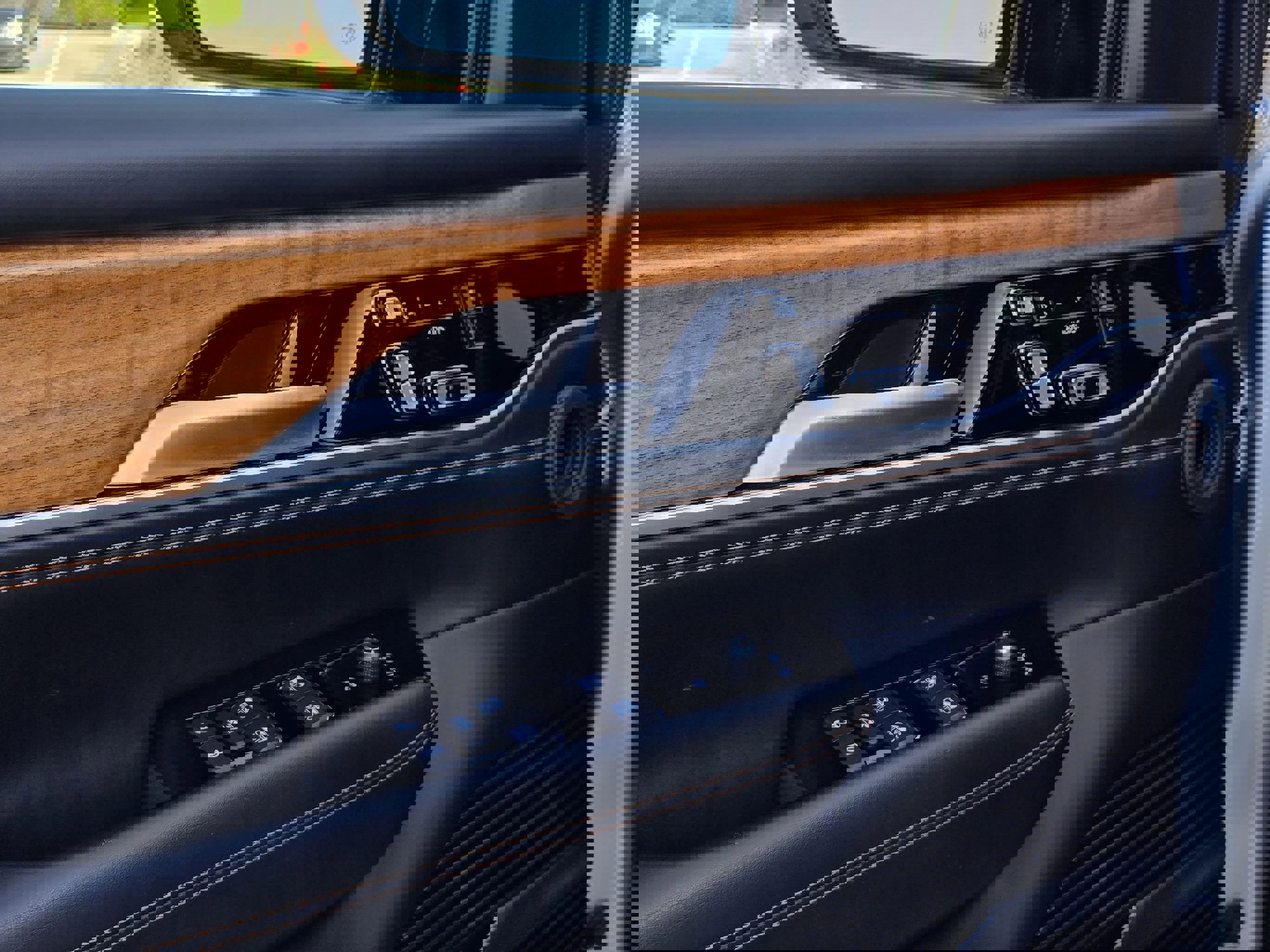 Used 2024 Jeep Grand Wagoneer L Series III image 22